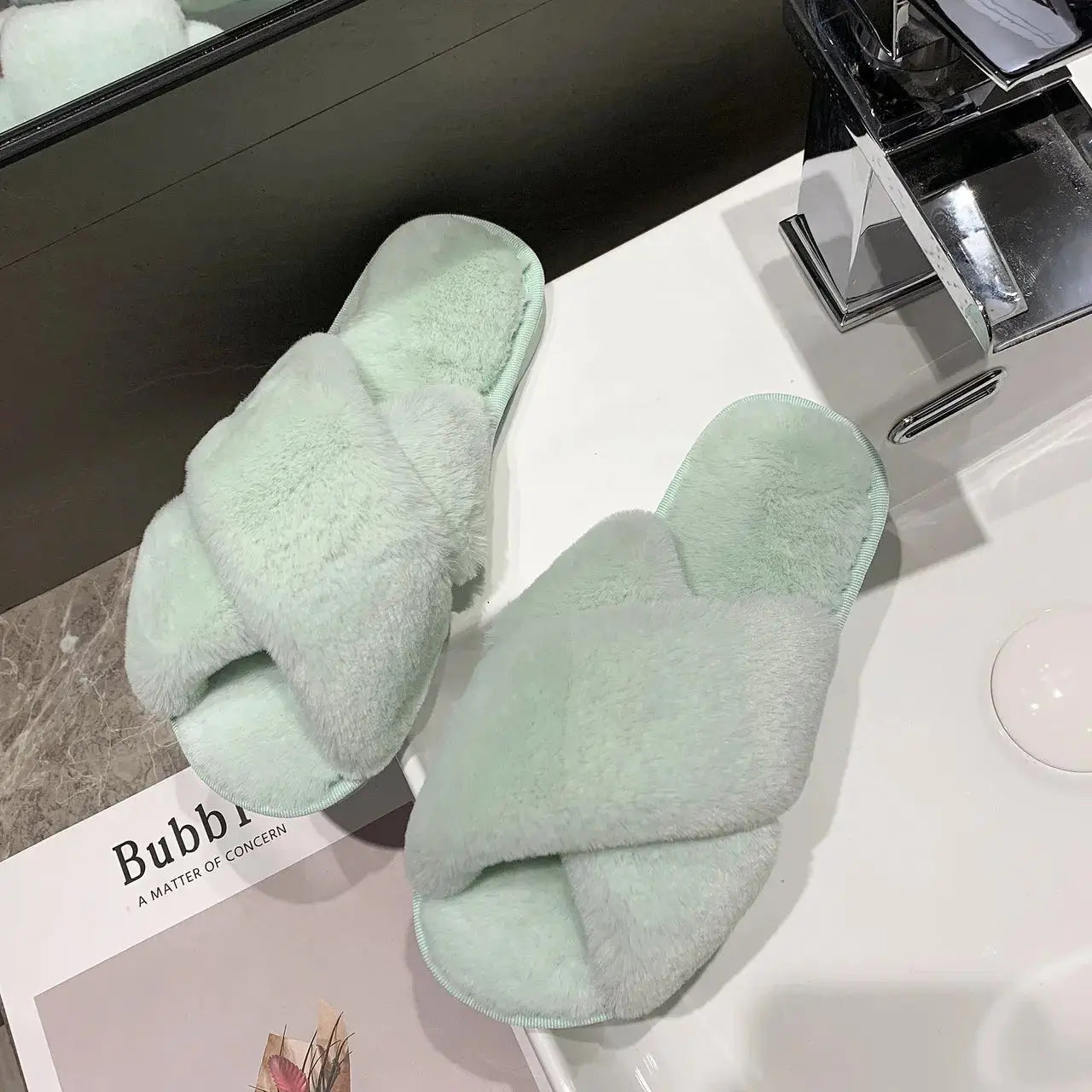 Pantoufles en fourrure pour femmes, nouveau Design d'hiver Boutique de Lingeries et Accessoires Annie