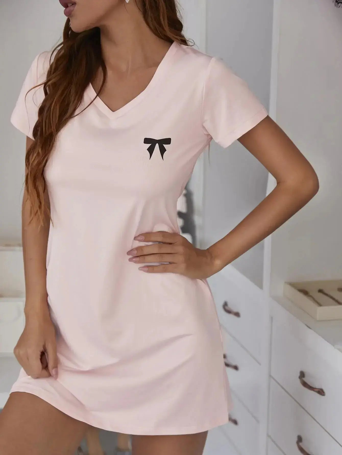 chemise de nuit à col en V pour femme couleur unie manches courtes